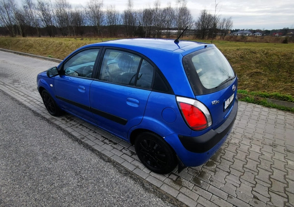 Kia Rio cena 6500 przebieg: 257362, rok produkcji 2006 z Włoszczowa małe 211